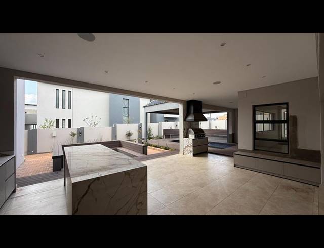 6 BEDROOM HOUSE FOR SALE IN MIDSTREAM HEIGHTS